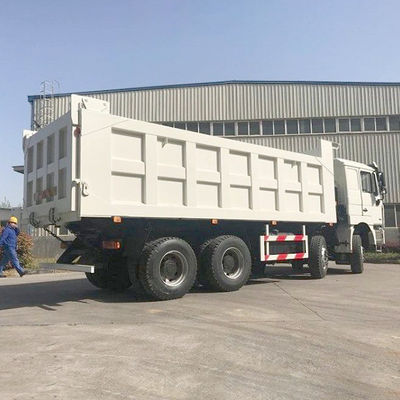 Shacman 8X4 Dump Trucks per macchine pesanti LHD Cargo Tank Dimensione 6800*2350*1600mm