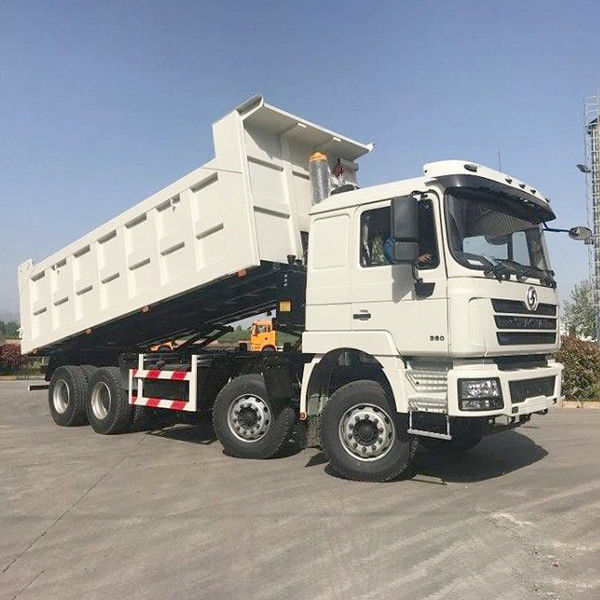 Shacman 8X4 Dump Trucks per macchine pesanti LHD Cargo Tank Dimensione 6800*2350*1600mm